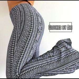 Black and white FLARE PANTS ! 🤍🖤